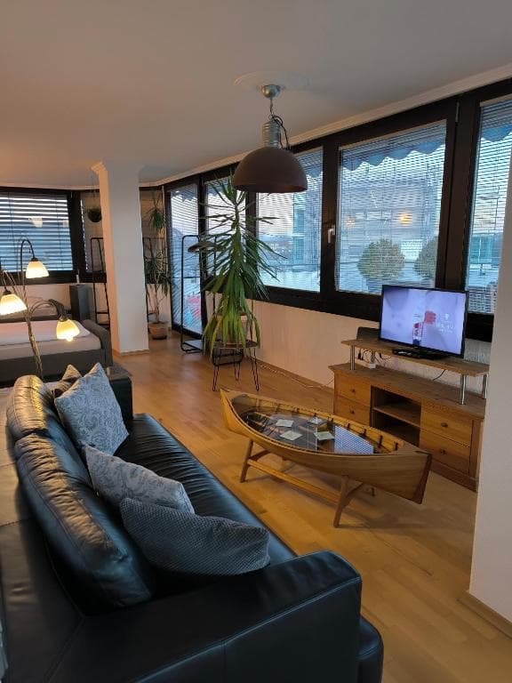 Monteur- & Business-Appartement mit 2 Schlafzimmern & 3 Betten - für 4 Personen am BAYER-KREUZ - Sauna & Dachterrasse - 4. OG - kein Lift